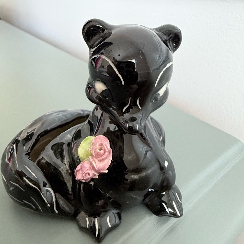 Vintage skunk with roses and slit in tail
